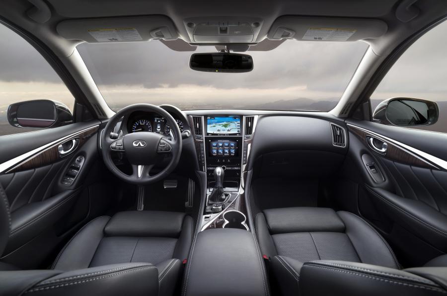 Торпедо Infiniti Q50 Red Sport 400 2016 года  (NA) (фото 14 из 36)